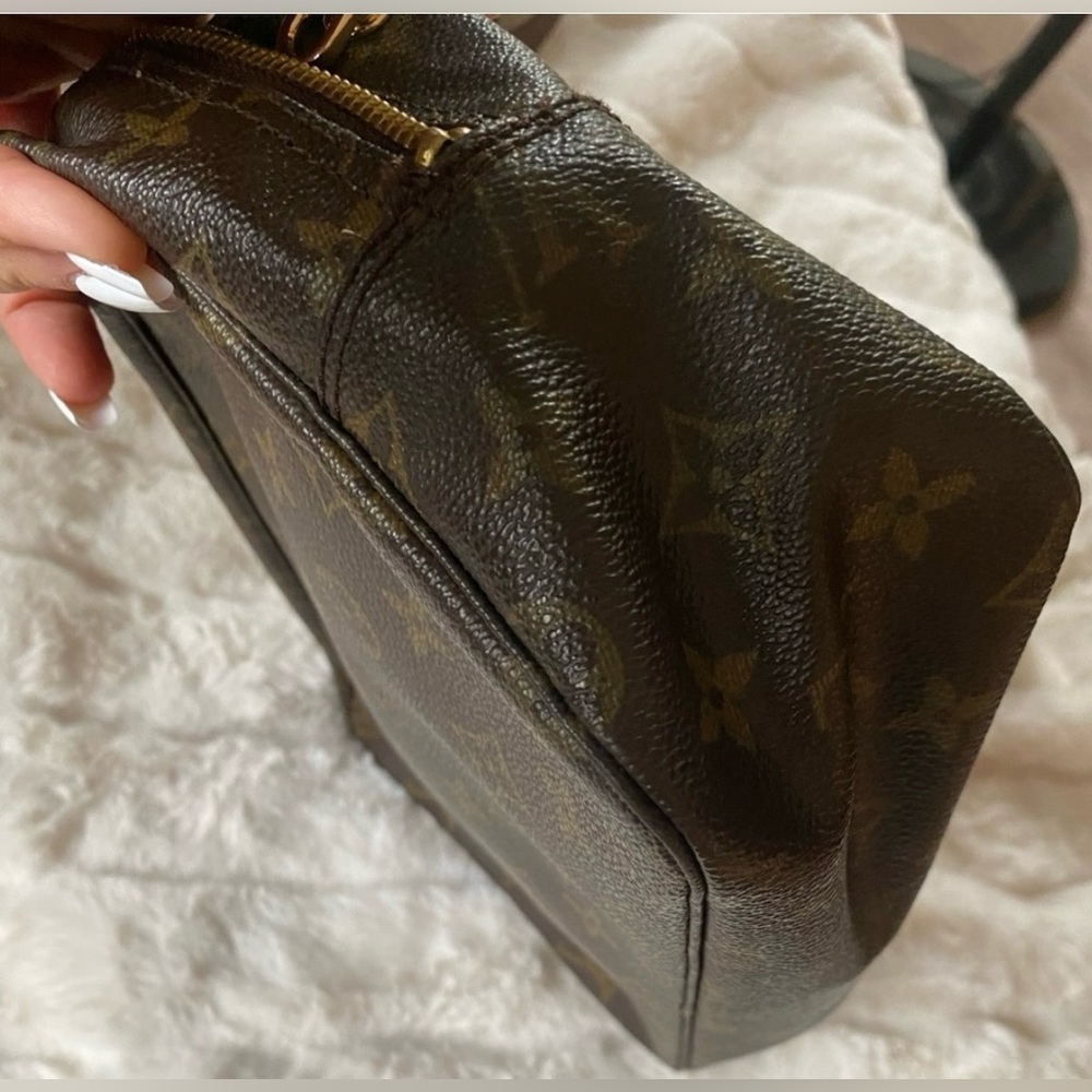 Authentic Louis Vuitton French Trousse Toilette 28 Converted to Crossbody Purse - Picture 6 of 9
